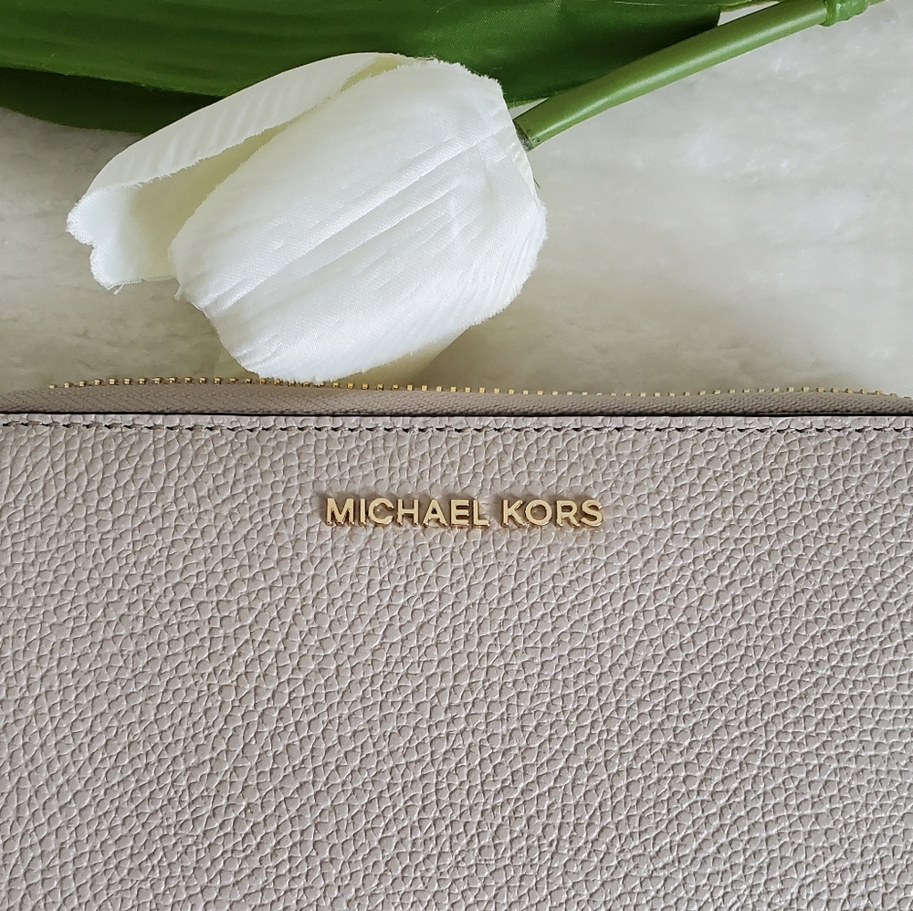 ♥️Beautiful♥️MICHAEL KORS WALLET/PHONE CASE - Picture 2 of 15